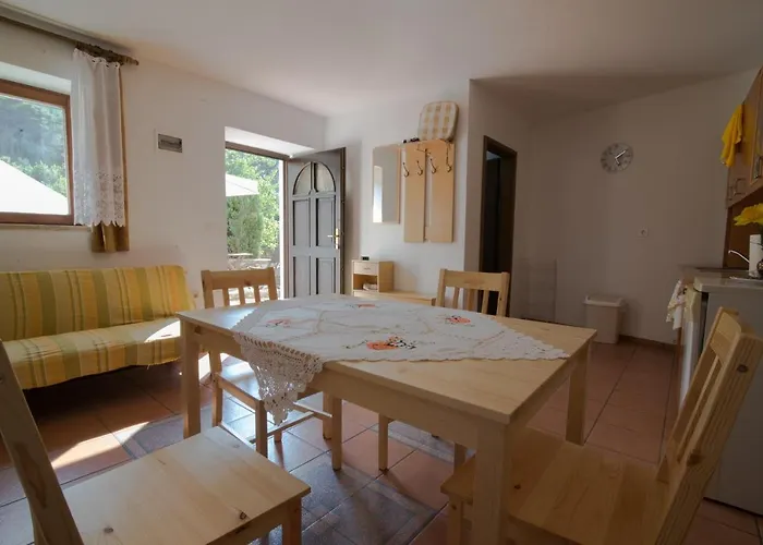 In 33607 Apartman *